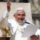 Benedicto XVI leyendo