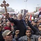 La cruz, también en las revueltas.