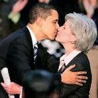 Sebelius con Obama en un mítin.