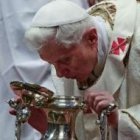 Benedicto XVI durante la celebración de la Misa Crismal