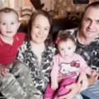 Victoria, su esposo Martyn y sus hijos Jessica y Lewis