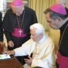 Benedicto XVI tuiteando