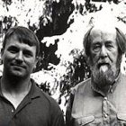 Pearce con Soljenitsin en 1998.