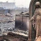 En medio de la devastación.