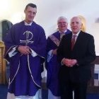 El padre Roddy y, como laico, Stanley Bennie