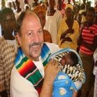 El misionero también ejerce de ginecólogo