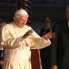 A los pies del avión, junto al presidente libanés.