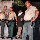 Nakoula Basseley, camino de comisaría.