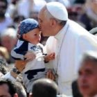 Francisco anima a acoger la vida