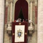 Antes de salir el Papa, se anuncia su nombre de pila... en latín