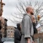 Una procesión de frailes en la calle