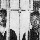 José Antonio (a la derecha de la foto) en la prisión de Alicante, junto con su primo Miguel.