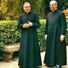 Don Álvaro, junto a San Josemaría.
