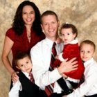 Becky, con su marido y sus tres hijos, en 2012