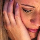 Mujer triste y desolada