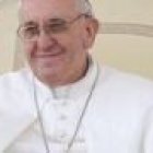 El Papa saluda durante la audiencia