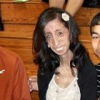 Lizzie Velasquez, con su padre y su hermano pequeño.