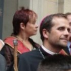 Novell, con el alcalde y concejales, durante la pitada del domingo - Foto: Ramon Estany, NacioDigital.cat