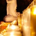 Sólo un 9 de jóvenes asegura que no rezaría en ninguna ocasión