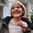 La enfermera Chaplin defendió su crucecita