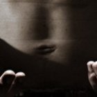 El reiki dice sanar canalizando energía con las manos... pero también causa daños