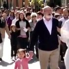 Por las calles de 120 países llevando la Buena Nueva.