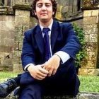 Pedro Juncal, acompañante funerario, de traje y corbata cada día de verano