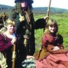 Scrubb, Jill y su peculiar guía son los protagonistas de La Silla de Plata -foto de la versión de 1990 de la BBC