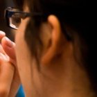 Una joven asiática en oración... Asia es el continente que más desconoce a Cristo