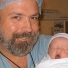 Hoy John Bruchalski es un esforzado líder provida que ayuda a muchos niños y familias, pero durante años fue un médico abortista y confundido