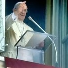 La jornada mundial de la Vida Consagrada centró el Angelus lluvioso y frío de este domingo.