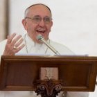 El Papa Francisco pide que todos los cristianos -no sólo los carismáticos- hagan oración de alabanza