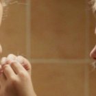 Tomboy narra la historia de una niña de 10 años que, insatisfecha con su rol en la sociedad, se hace pasar por un niño