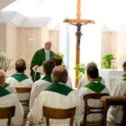 Francisco en una de sus homilías en la residencia Santa Marta