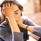 Una mujer triste y desolada