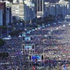 Tres millones en Copacabana, en foto horizontal... las verticales son más elocuentes
