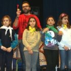 Presentación del vídeo, con el locutor Antonio Jimeno y niños participantes