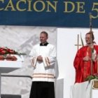 El arzobispo Pujol, de Tarragona, y el cardenal Amato, que presidió la beatificación, en la gran ceremonia de los 522 mártires