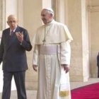 El Papa Francisco con el anciano presidente Giorgio Napolitano