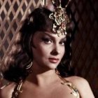 Gina Lollobrigida, como Reina de Saba - en la película es una tentadora, pero en la Biblia es una extranjera que admira la ética del Dios de Israel