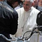 Quien compre la Harley del Papa Francisco estará ayudando a Cáritas y sus pobres