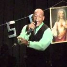 Félix Pimentel es un cantante y predicador católico que comparte su experiencia de salvación