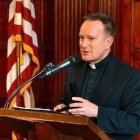 El obispo Michael Barber fue capellán de los marines.