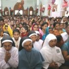 Católicos en la India en oración - el nacionalismo hindú extremista ataca a todos los cristianos