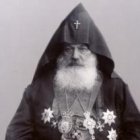 Gevorg V, el Katolikós de los armenios, denunció el genocidio y fomentó el apoyo a los refugiados y supervivientes