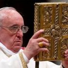 Con el final del Año de la Fe, Francisco muestra las reliquias de San Pedro y presenta su exhortación apostólica