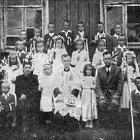 Don Karol, con algunos de sus feligreses.