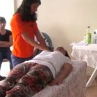 Mujeres en una sesión de reiki  - no es oración, ni un mero fluir de una energía indemostrable