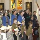A ingleses y polacos les gusta la pedagogía scout, y cuando hay muchos niños es más necesaria, como en esta parroquia de San Andrés Bobola