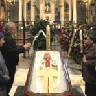 El cardenal Carles reposa en la capilla ardiente de Barcelona, donde religiosos y seglares dan su último adios